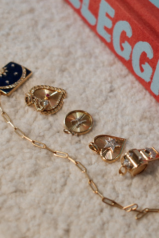 Horoscope Necklace in 18K Gold