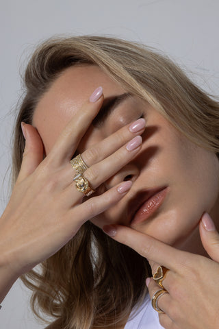 Buckle Ring in 18K Gold