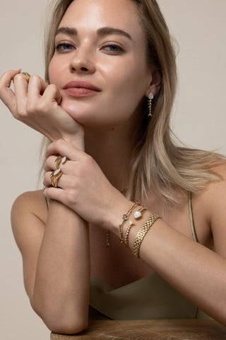 Fishbone Bangle in 18K Gold