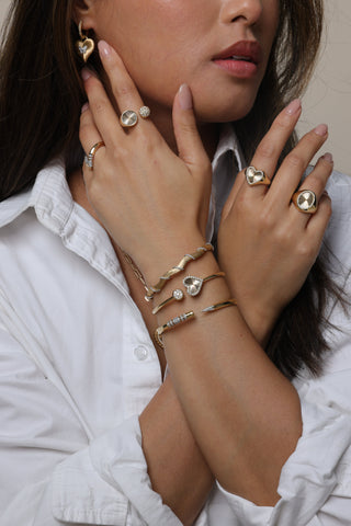 Sweetheart Bangle in 18K Gold